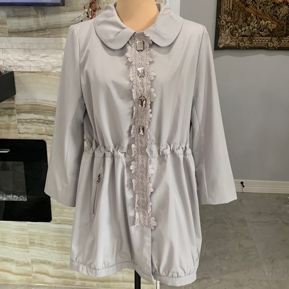 Gallery Ruffle Over Coat.Size L - Picture 2 of 12